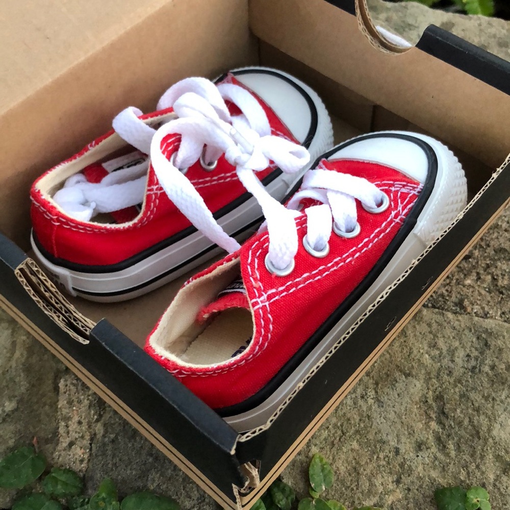 NIB converse red/white shoes